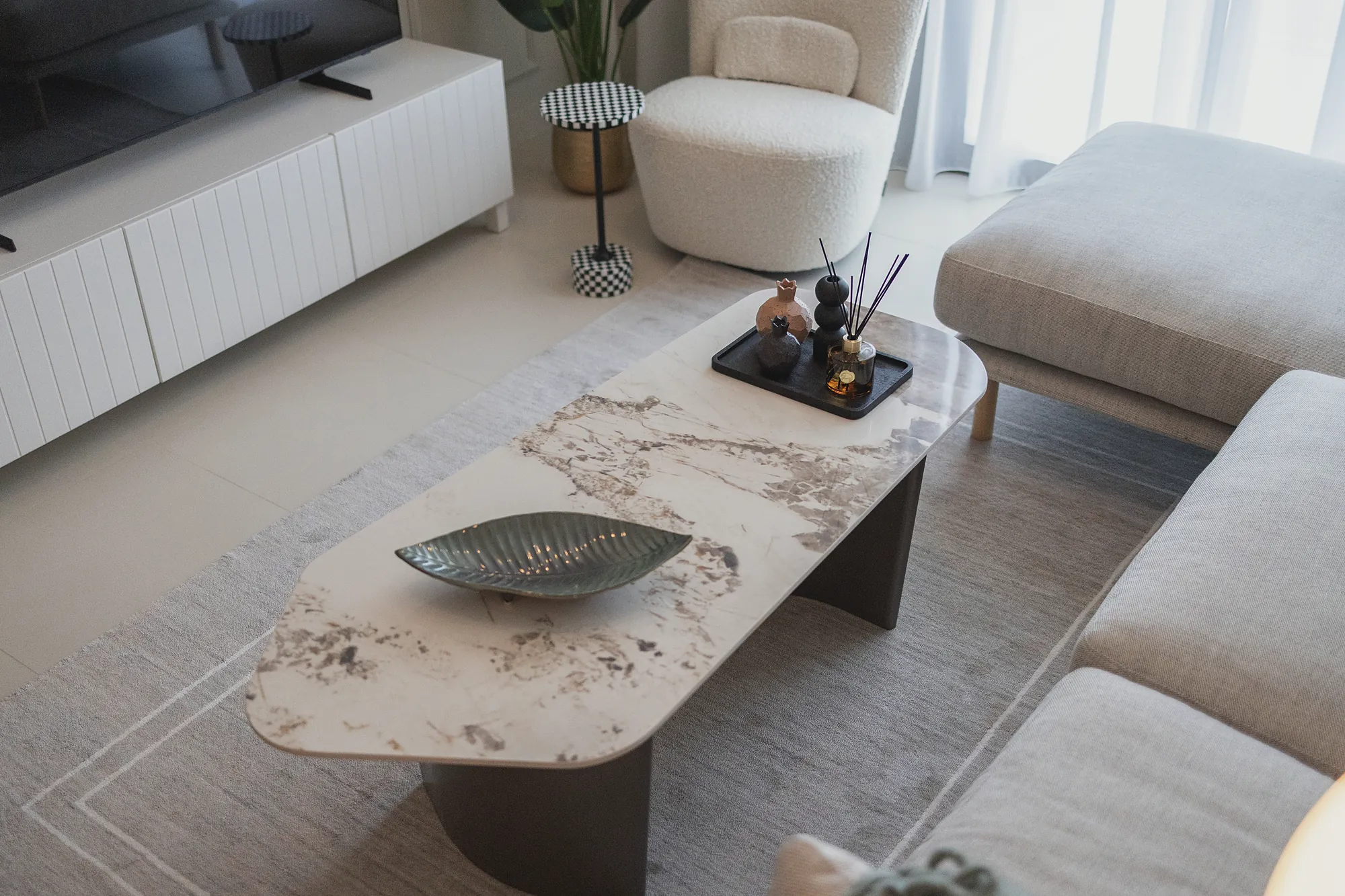 Burj Crown living room with marble coffee table, boucle armchair and linen sofa, residential fit-out in Dubai
